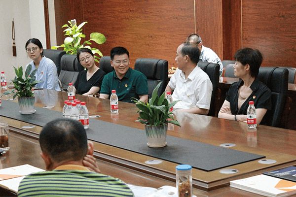 市人大副主任莅临我司参观考察 市人大副主任莅临我司参观考察