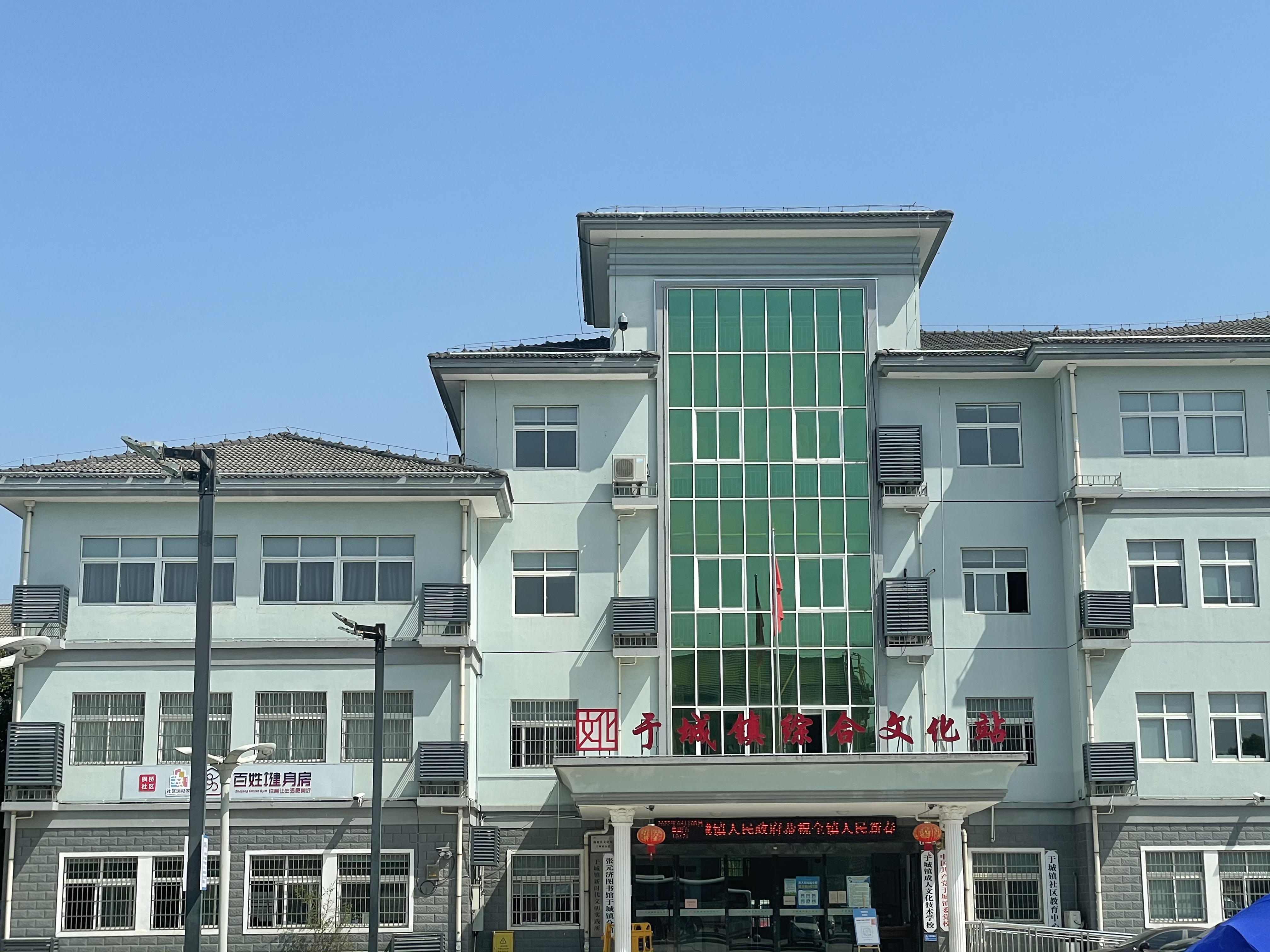 新葡萄8883正能量：职工抢修献血车，好人好事成风景！